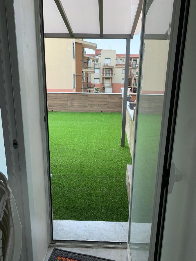 Le Rocce Nere Aparthotel Giardini Naxos Bagian luar foto