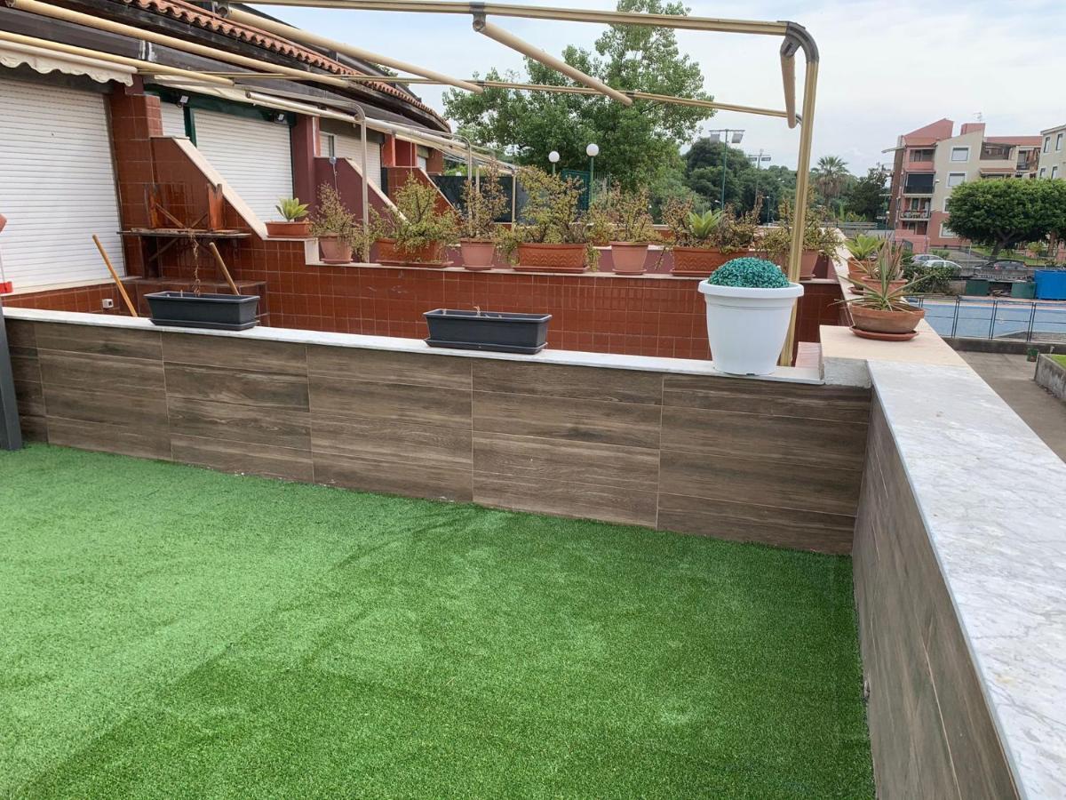 Le Rocce Nere Aparthotel Giardini Naxos Bagian luar foto